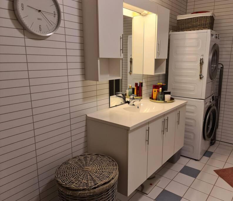Koselig Og Moderne Leilighet, Meget Sentralt I Narvik Med Gratis Parkering! מראה חיצוני תמונה